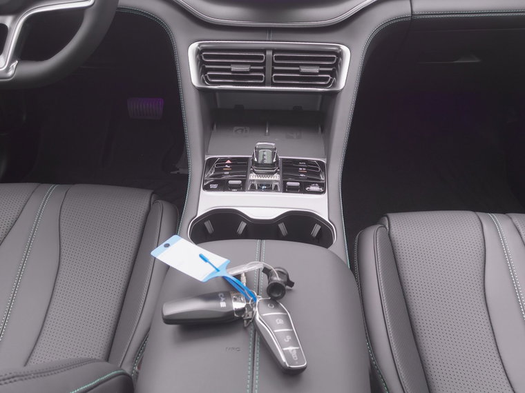 Vehicle Image 12