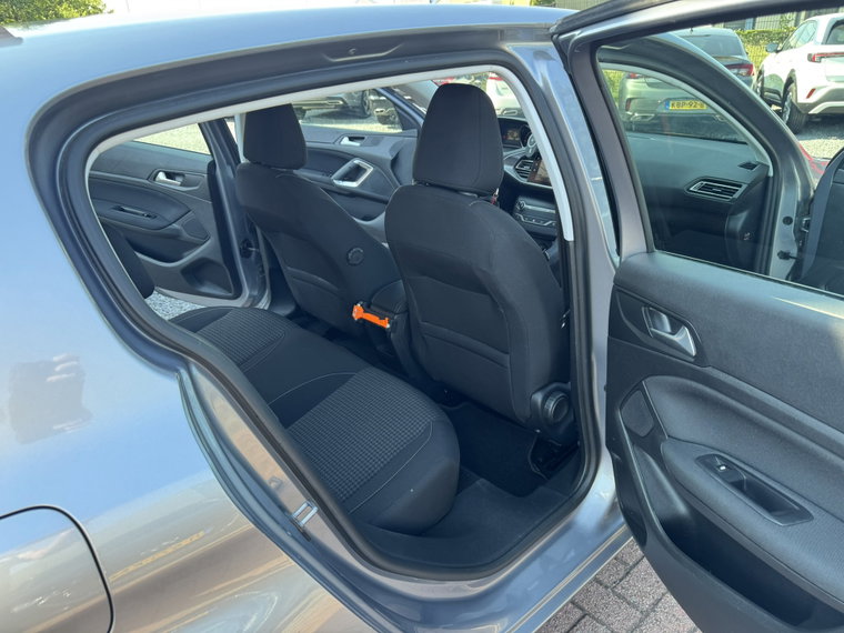 Vehicle Image 26