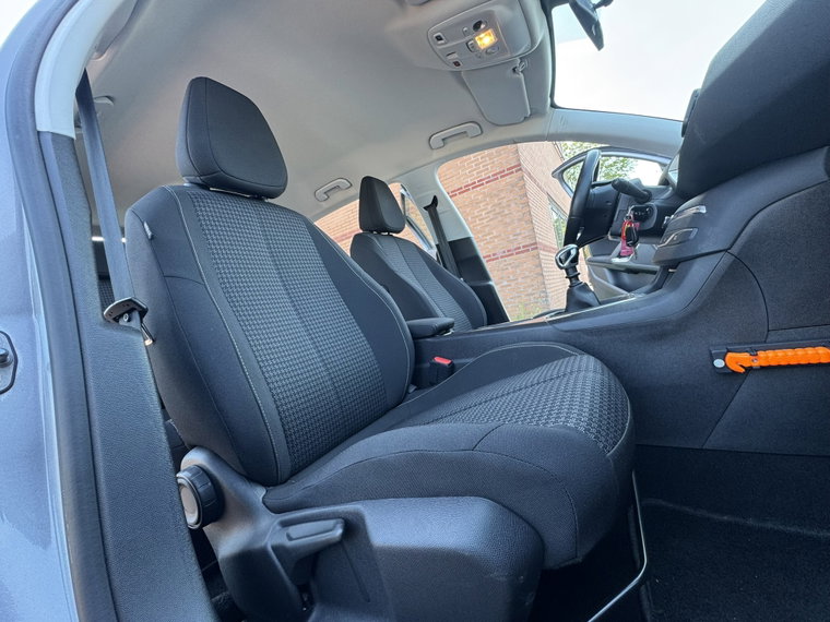 Vehicle Image 30