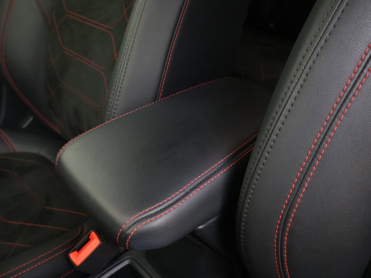 Vehicle Image 32