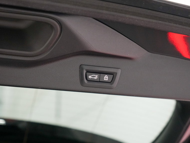 Vehicle Image 52