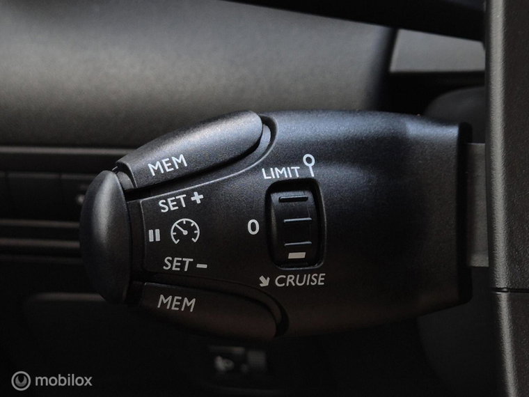 Vehicle Image 48