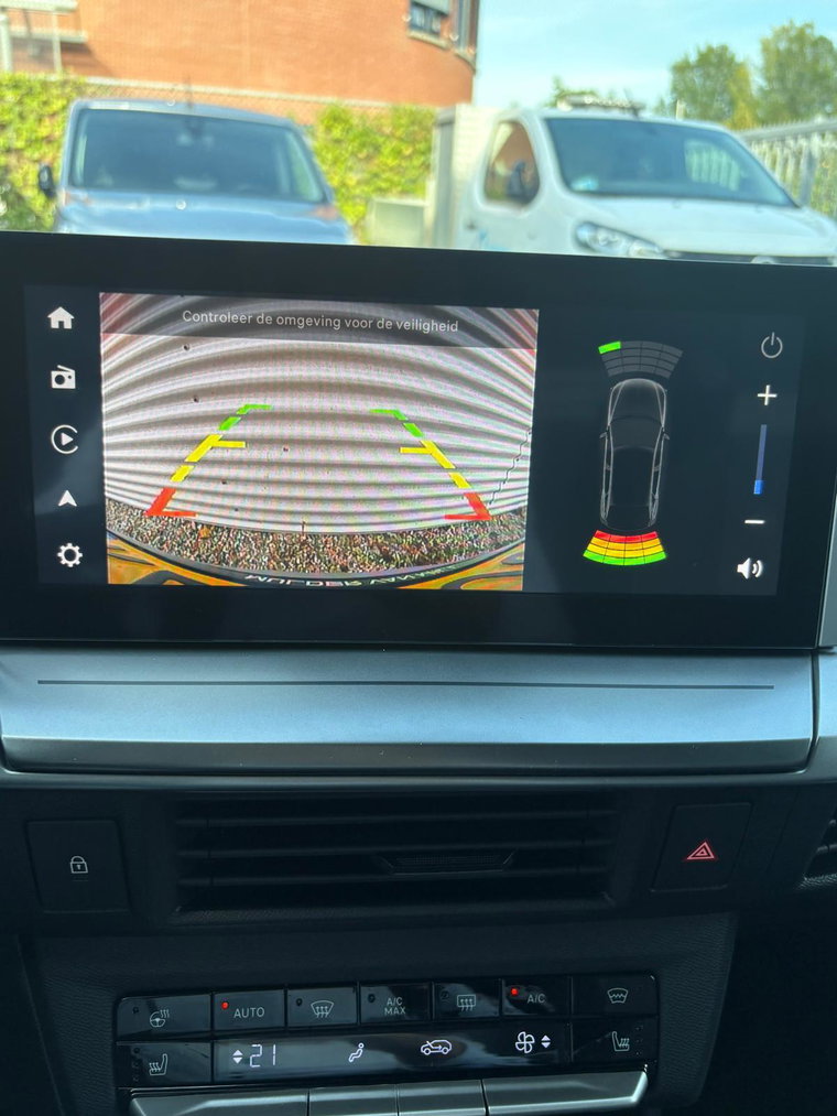 Vehicle Image 23
