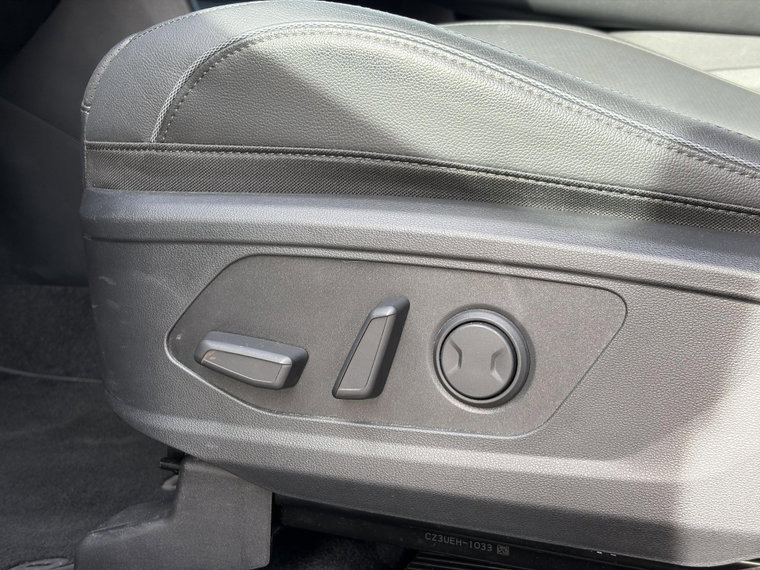 Vehicle Image 23