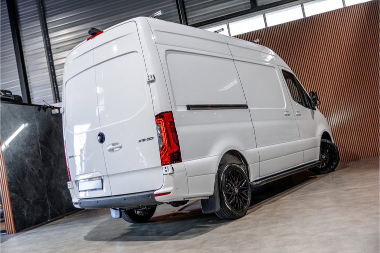 Vehicle Image 32