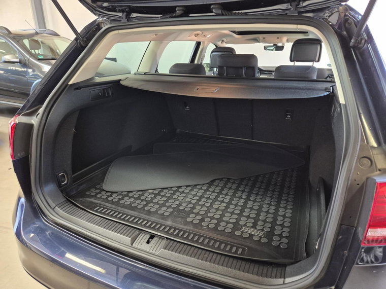 Vehicle Image 38