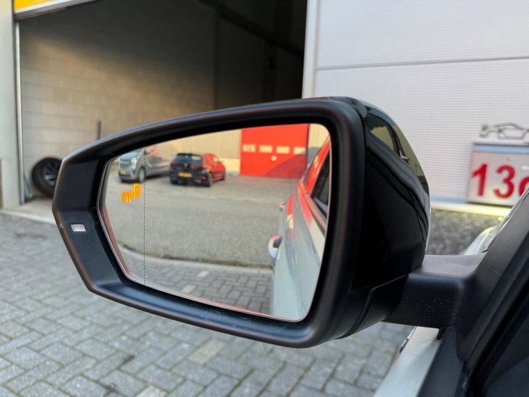 Vehicle Image 28