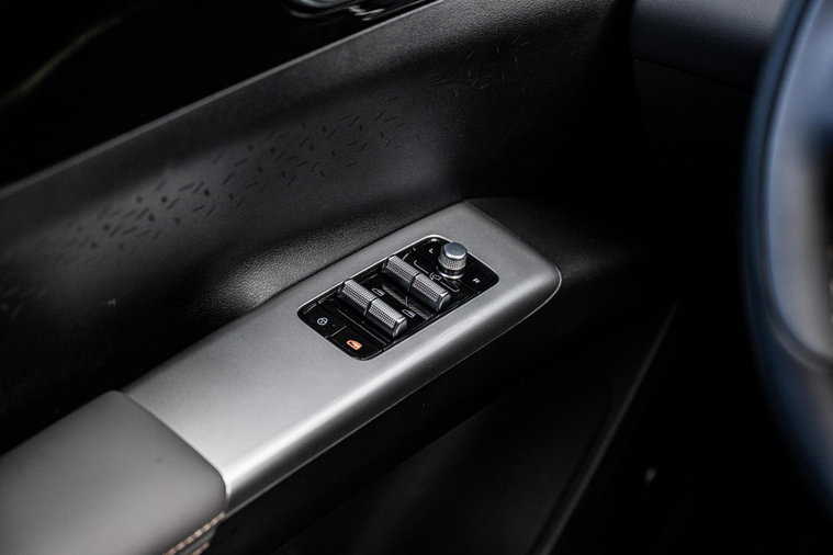 Vehicle Image 26