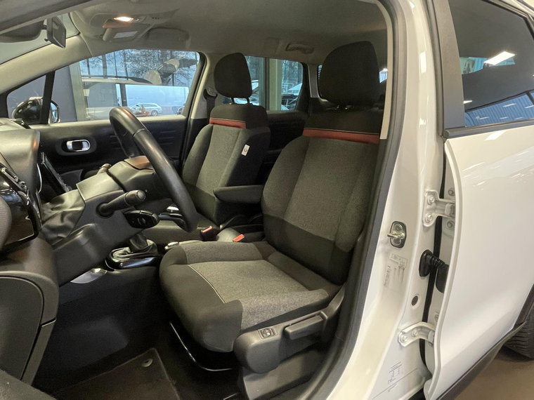 Vehicle Image 14