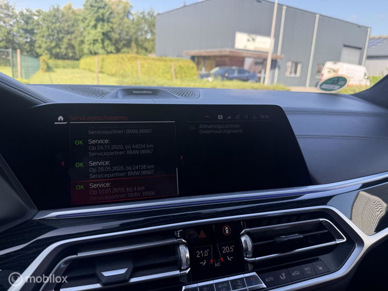 Vehicle Image 32