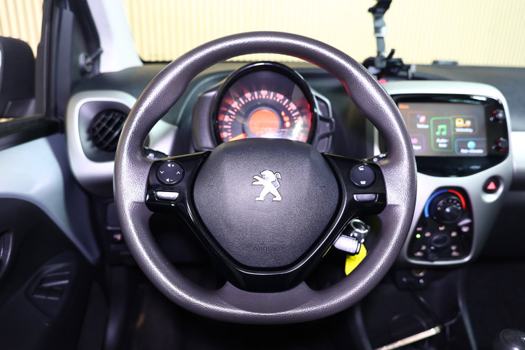 Vehicle Image 13