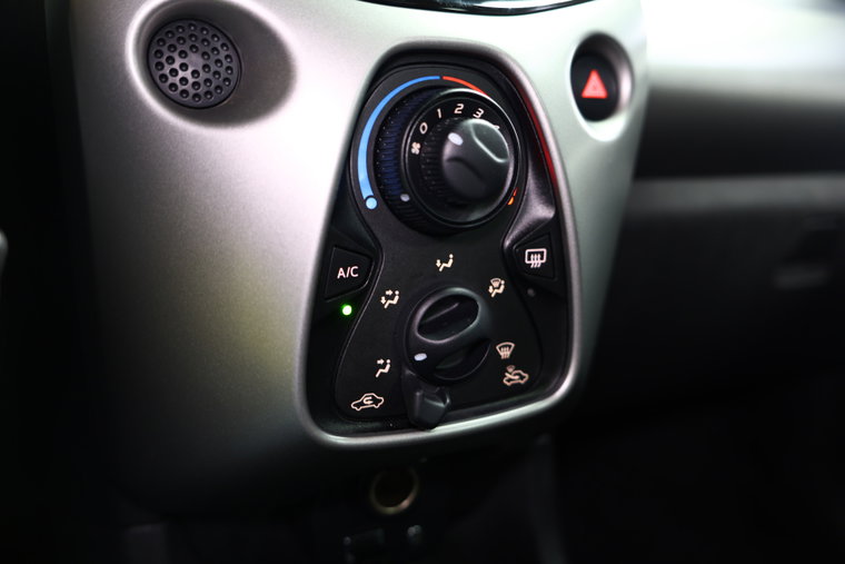 Vehicle Image 23