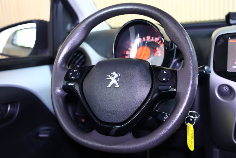 Vehicle Image 26