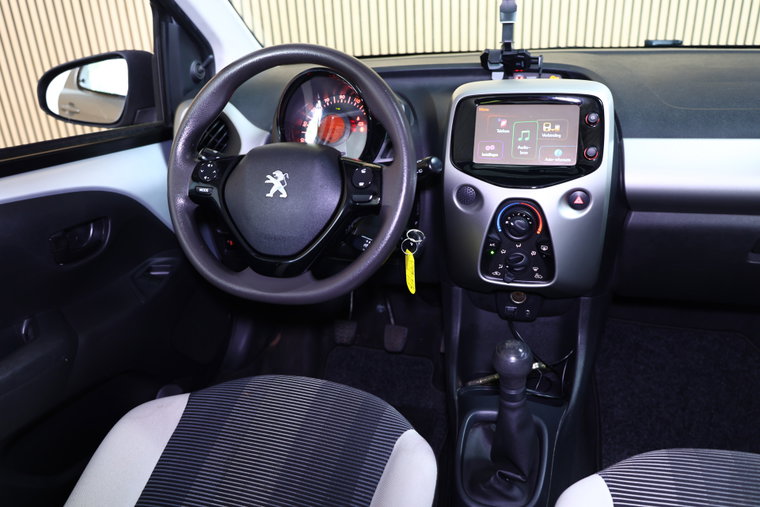 Vehicle Image 28