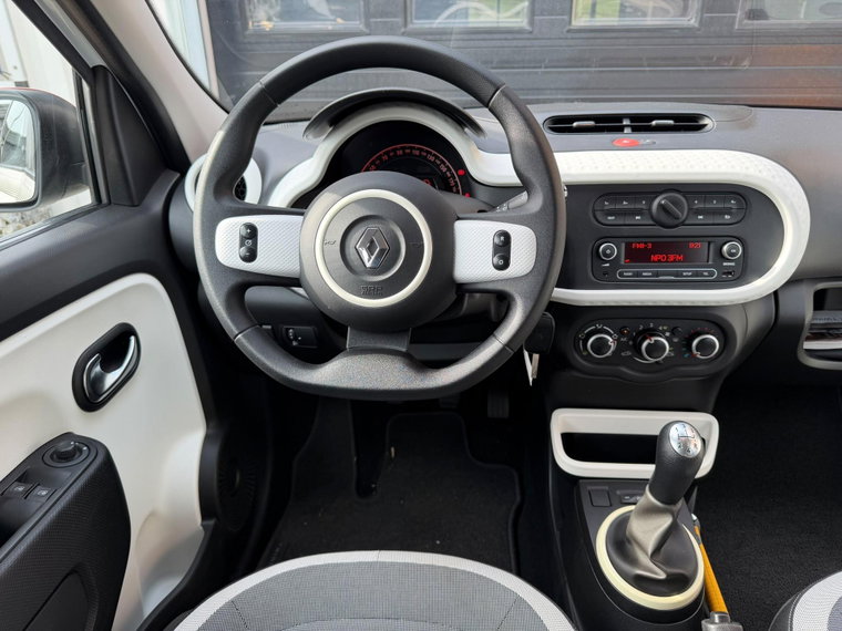 Vehicle Image 25