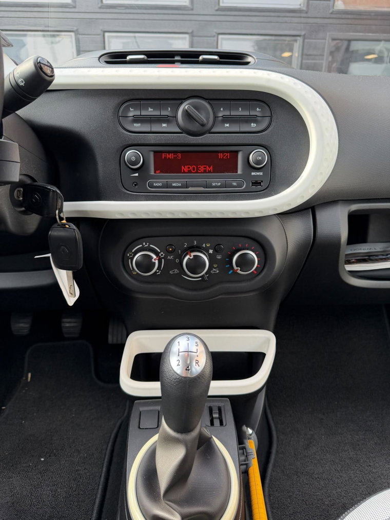 Vehicle Image 27