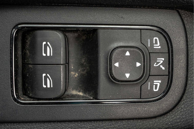 Vehicle Image 29