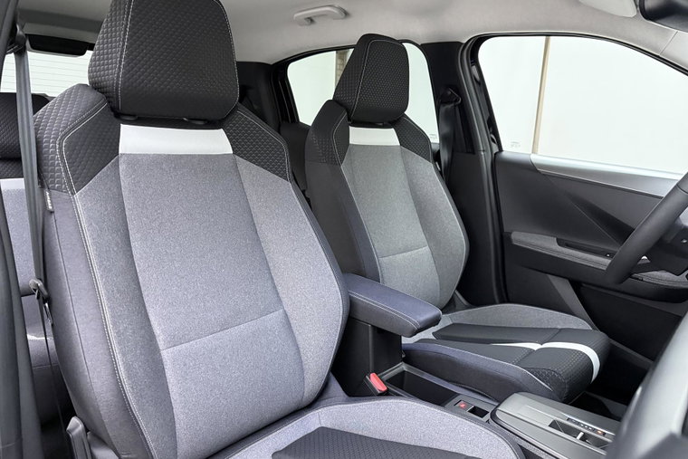 Vehicle Image 16