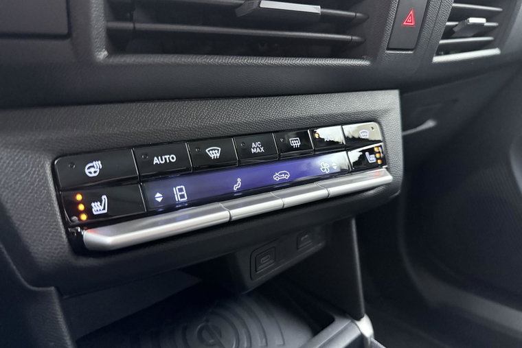 Vehicle Image 26