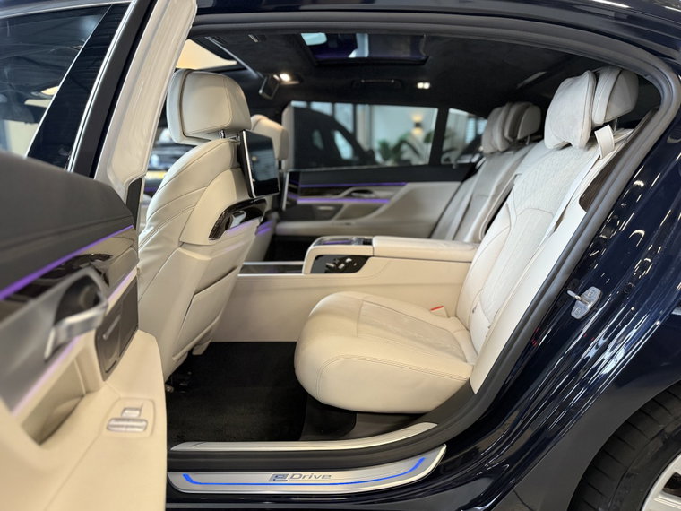 Vehicle Image 36