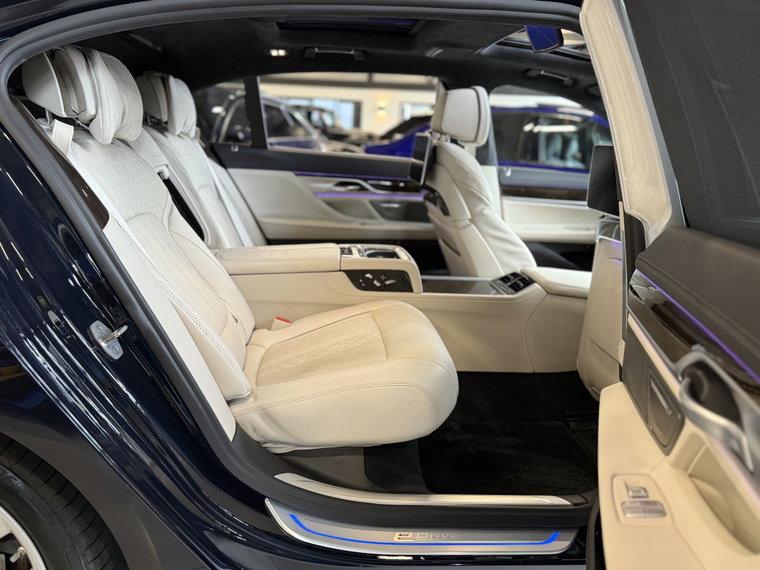 Vehicle Image 40