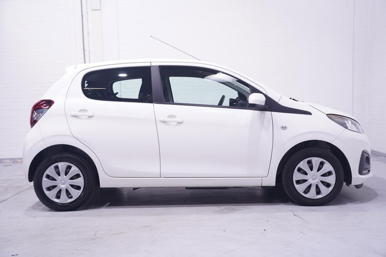 Vehicle Image 16