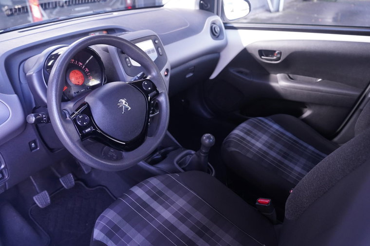 Vehicle Image 30