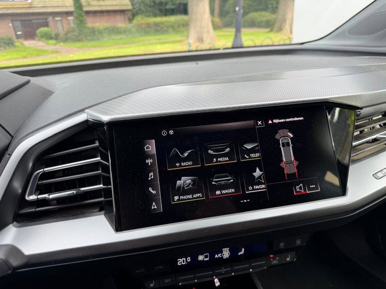 Vehicle Image 32