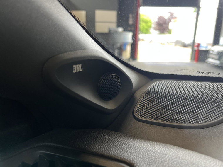 Vehicle Image 23