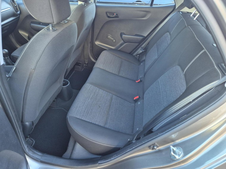 Vehicle Image 21