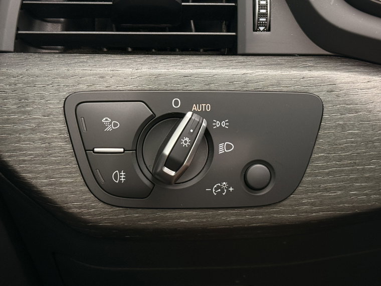 Vehicle Image 29