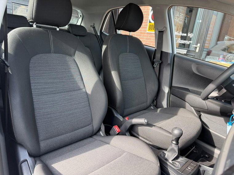 Vehicle Image 19