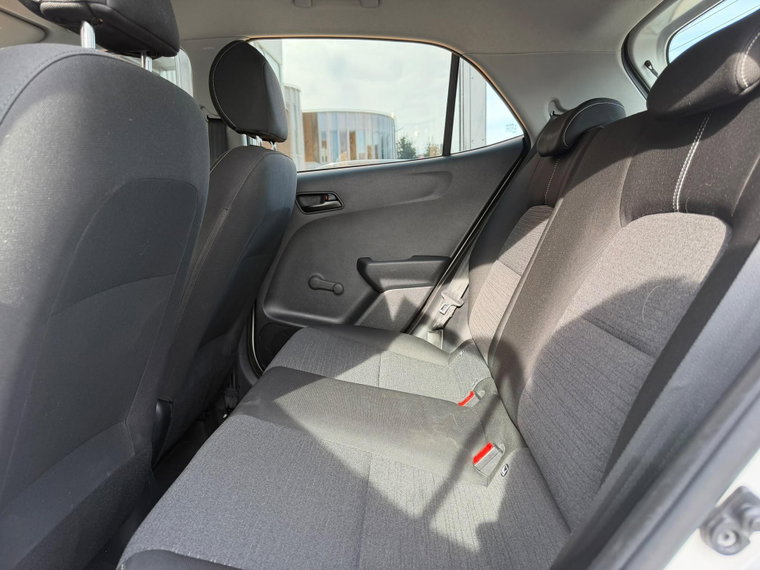 Vehicle Image 21