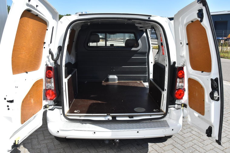 Vehicle Image 22