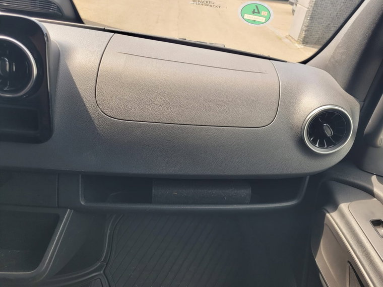 Vehicle Image 28