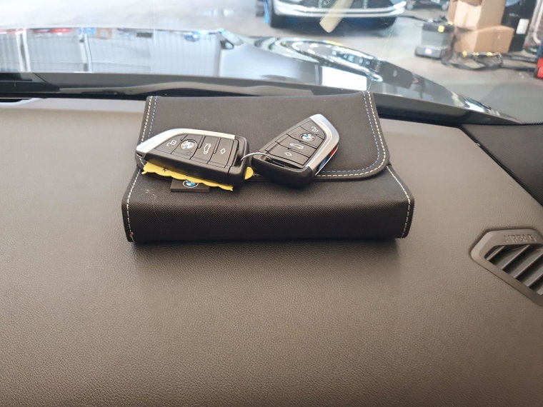 Vehicle Image 32