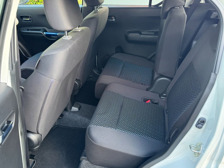 Vehicle Image 25