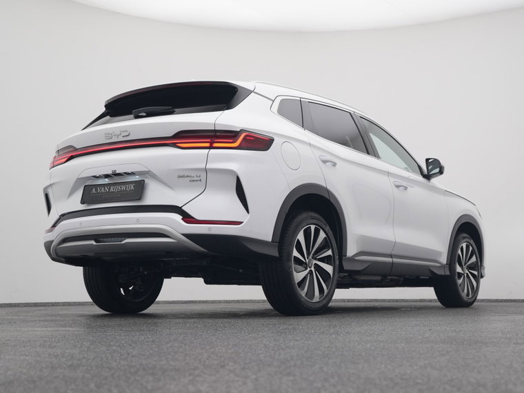 Vehicle Image 16
