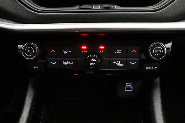 Vehicle Image 24