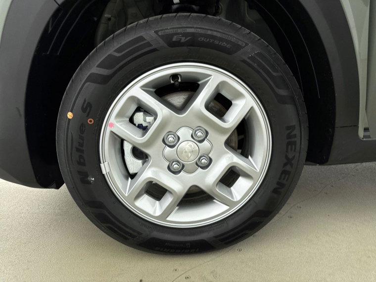Vehicle Image 25