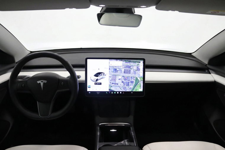 Vehicle Image 12
