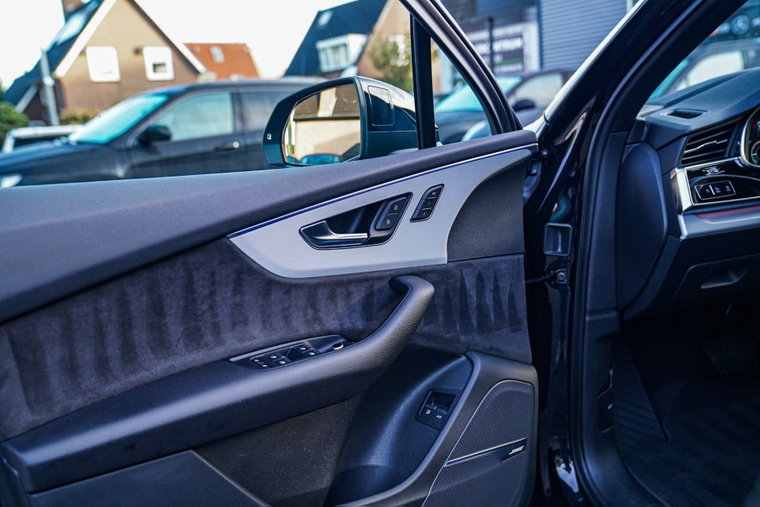 Vehicle Image 36