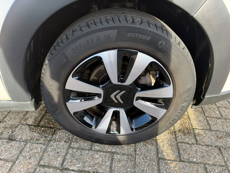 Vehicle Image 22