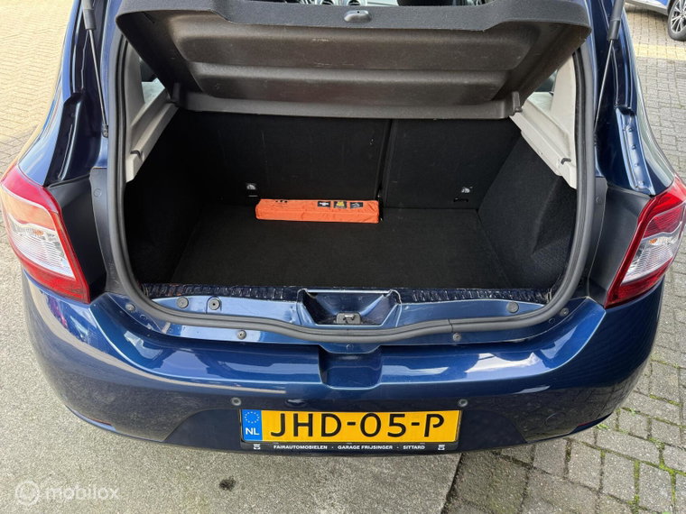 Vehicle Image 17