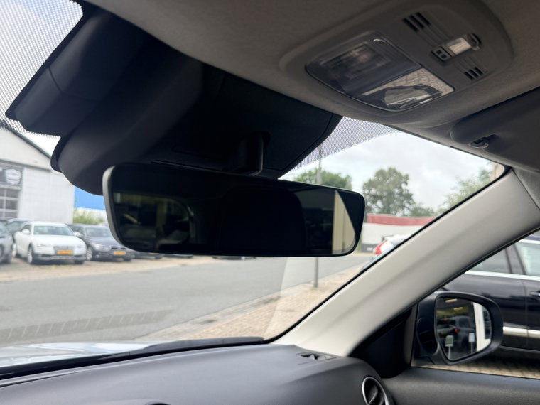 Vehicle Image 32