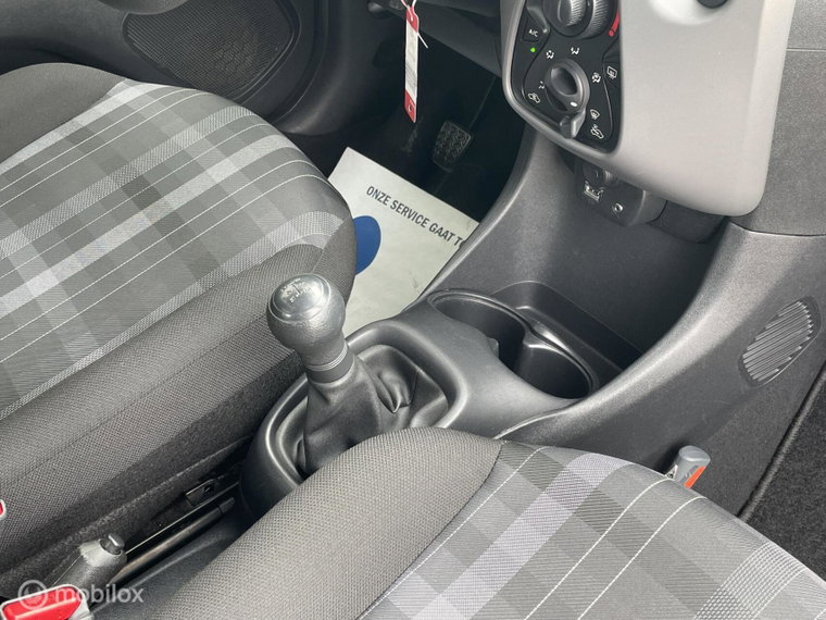 Vehicle Image 15