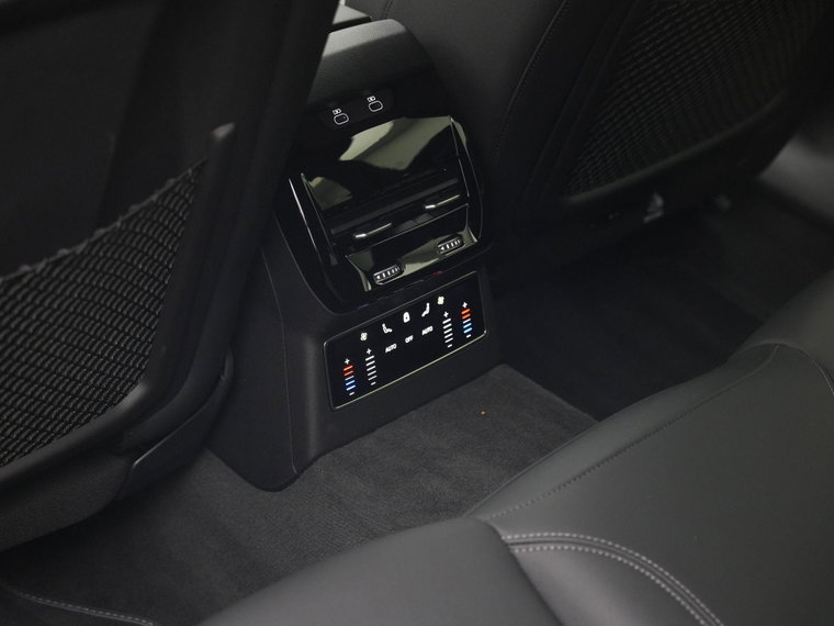 Vehicle Image 27