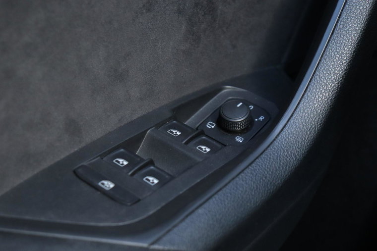 Vehicle Image 38