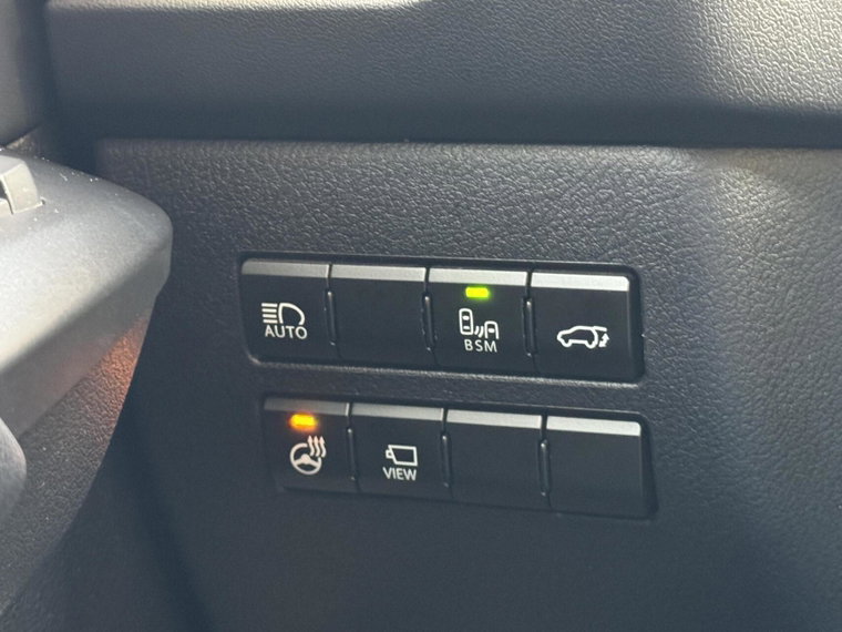 Vehicle Image 25