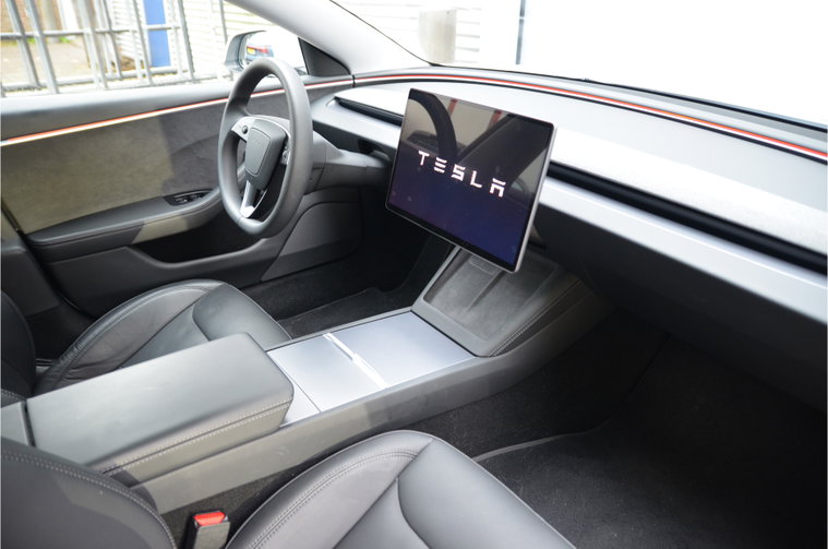 Vehicle Image 11